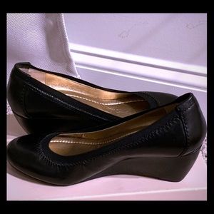 BCBG Very cute wedge...